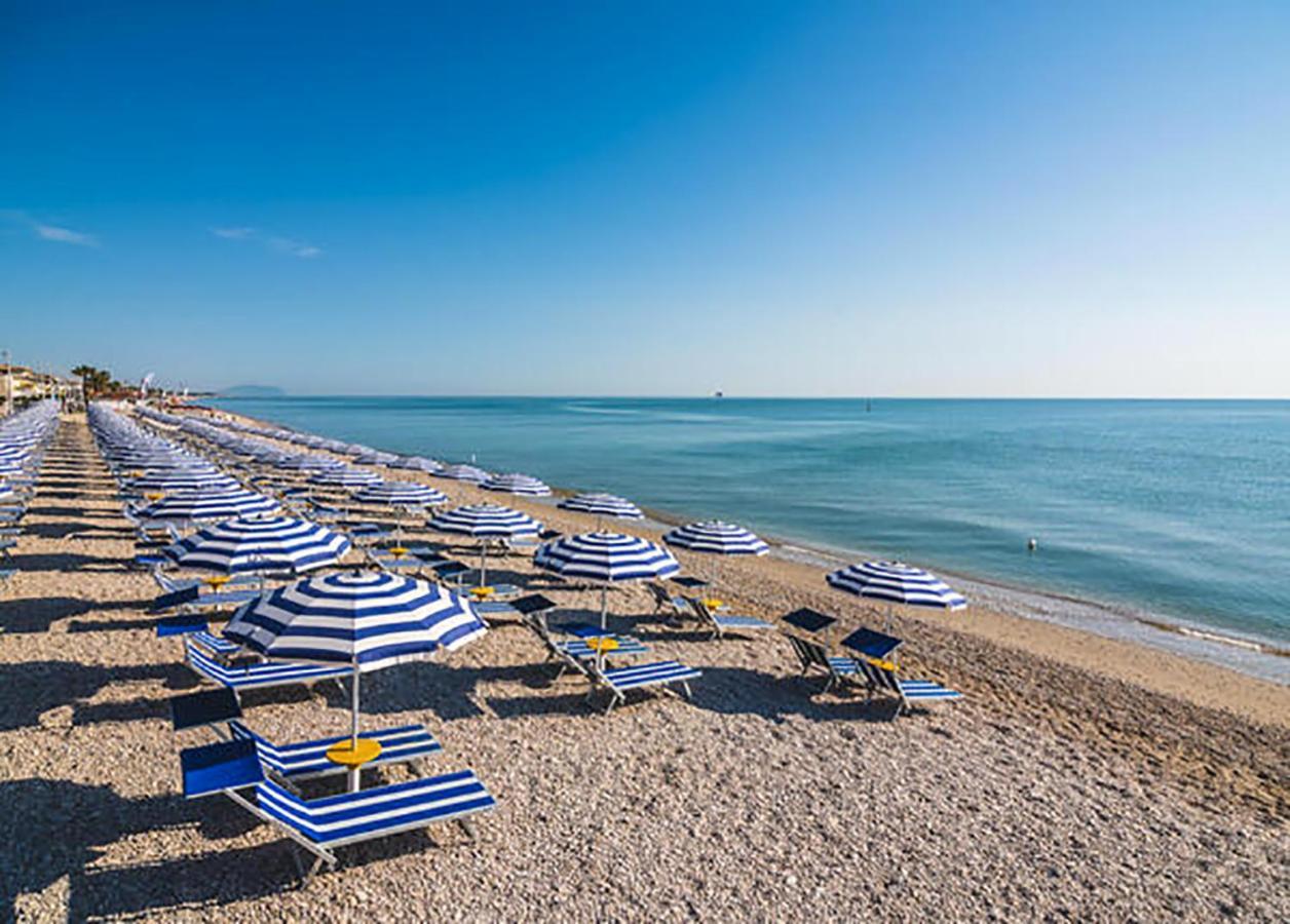 Casa Lilly Appartement Porto SantʼElpidio Buitenkant foto